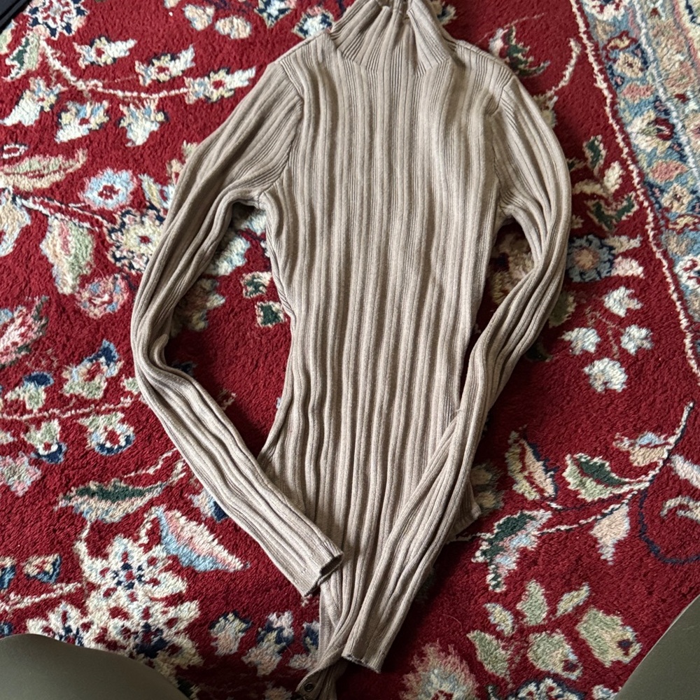 Women's Ribbed Turtleneck Sweater - Taupe